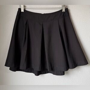 Chapel’ Black Pleated Mini Skirt Women’s Size Small Zip Closure Skater Skirt